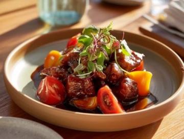 红烧肉：色香味俱佳的经典美味，承载情感与回忆