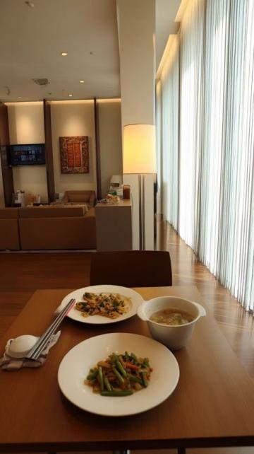 陆家嘴三件套:豪华鸡鸭鸽宴惊艳味蕾