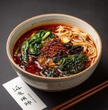 盐城特色经典菜：鱼翅肉丝粉丝汤的鲜美秘制法
