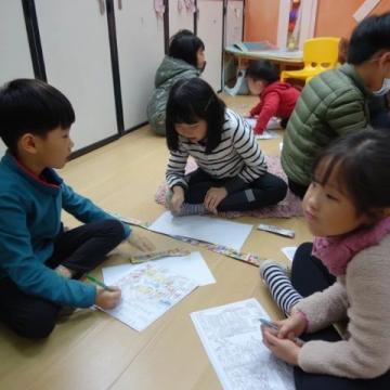 韩城交警进幼儿园：五一前带萌娃学交通安全知识