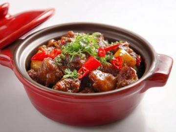 经典家常菜：鲜香麻辣剁椒鱼头的简单做法