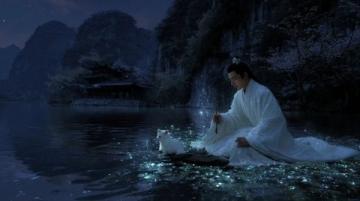 黎明六点，微光悄然洒落顺峰山公园的青云湖畔,湖水仿若被唤醒的精灵，泛起粼粼波光