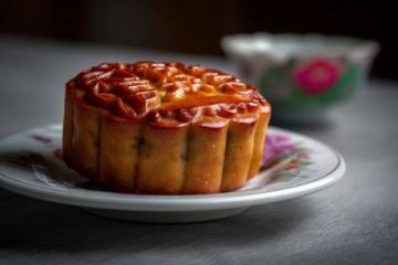 轻松掌握中式酥皮蛋黄酥制作工艺与技巧, 满口留香的美味点心