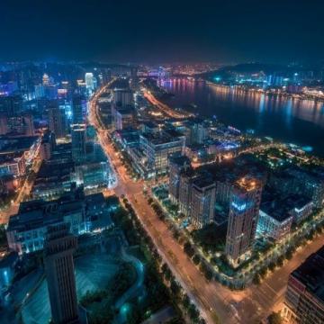湖州是一座具有2300多年历史的江南古城,有丝绸之府,鱼米之乡,文化之邦的美
