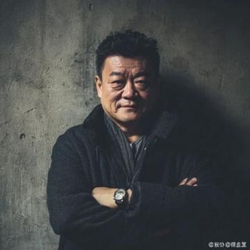 欢迎各位抖友!看镜头里的这位男士像不像西门庆?
