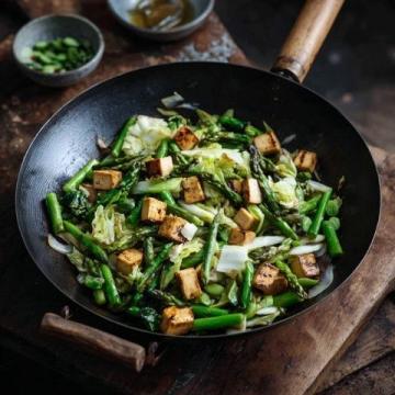 西瓜翠衣炒青豆：清新爽口的夏日家常菜谱