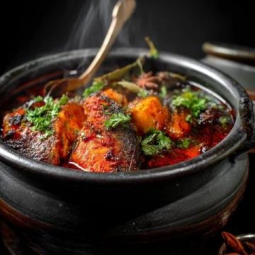 家常美食达人分享重庆香辣排骨做法，软烂脱骨超级好吃