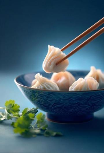 如何制作经典红豆沙粽和鲜肉蛋黄粽?详细步骤分享