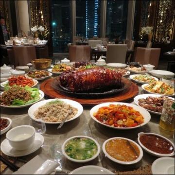 穿越时空的味觉旅程：杜公馆百年传奇与鲍鱼红烧肉的文化之旅