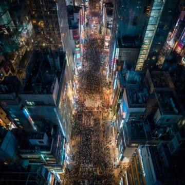 五一黄金周香港尖沙咀人潮涌动天星小轮观光巴士排队长龙