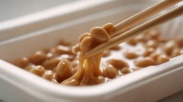 探索中式小吃的秘密——肉夹馍与老婆饼的文化奥秘