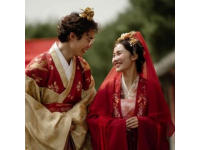 5月20日，孔子第76代孙公开消息，自己已在美国结婚，妻子厚唇大眼是大马名媛