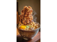 美味的旅途惊喜：享用新鲜的鲁朗石锅鸡，自驾川藏线的饕餮之选