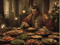 难怪有人说那天聚餐帝师欺负了AKA，有网友拍到AKA在郑州某个地方喝酒