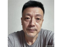 在西虹市首富中，沈腾饰演的王多鱼为了完成一个月花光十亿的赌约，花重金邀请了