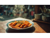 青岛美食成韩游新宠：原浆啤酒糖葫芦狂热席卷韩国游客