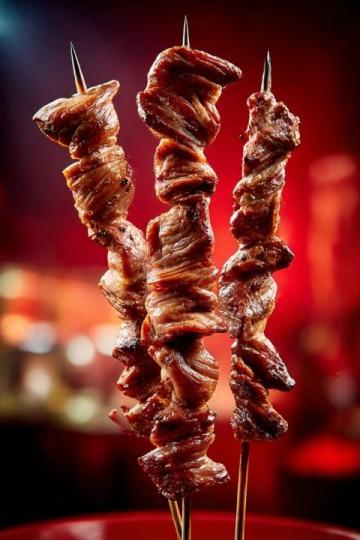 新疆待客必尝美食推荐：大盘鸡、羊肉串等特色佳肴