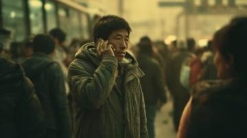 流浪汉捡钱上交警局暖心感动中国