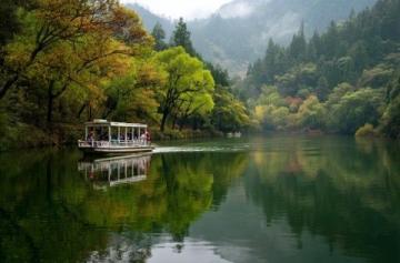 **九寨沟旅游攻略人间仙境，四季皆美**