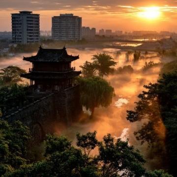探寻临汾的历史与自然奇观，体验华夏文明的源远流长。