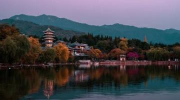 云南曲靖旅游攻略:必游景点推荐、特色活动和旅行贴士