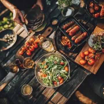 精彩户外美食盛宴：与好友共享美味佳肴与欢乐时光