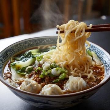 湖北热干面文化揭秘:不仅是武汉早餐,各地风味各异