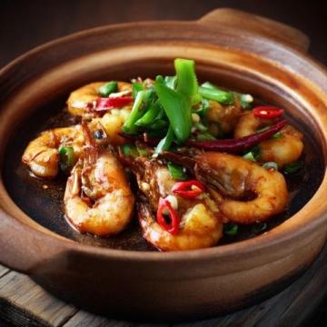 福建闽南年夜饭：11道菜融合海鲜与传统美食迎新春