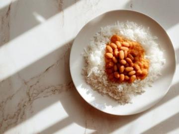 云南传统名小吃:承载历史与乡愁的豆焖饭