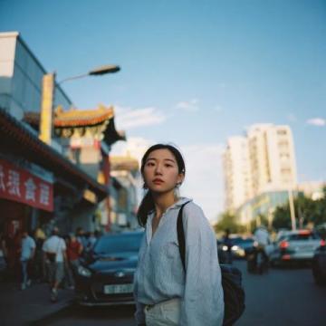 凌晨时分收到弟弟的信息,内容让我心酸:生活在北京的年轻人,究竟在经历什么?