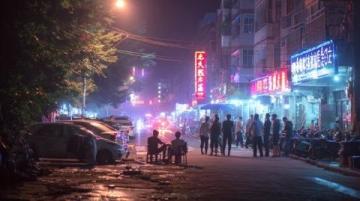 我是四十多岁的某一年,公司派我到川北的一座规模中等的城市出差