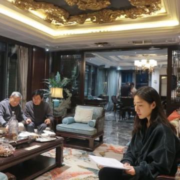 真爱无阻:玫瑰姐姐与朋友探访刘总的全新研发工作室