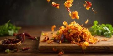 鸡丝炒豆干:平凡食材成就的经典美味