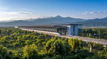 海南岛五日游攻略：探索美丽的海岛风光、历史文化遗迹和独特的自然风貌。