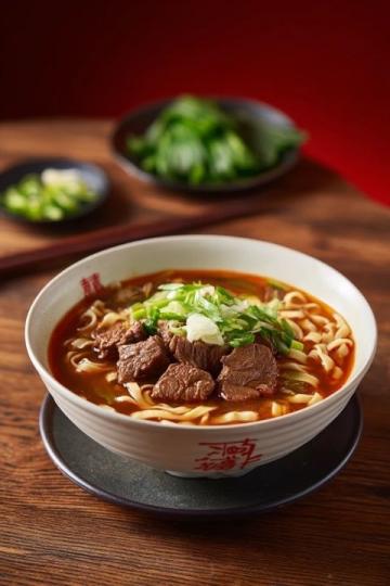 林清教你做刀削牛肉面:关键在于面条弹牙、汤汁醇厚、牛肉酥嫩