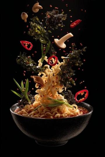 鸡西大冷面:冰火交织的美味传奇,夏日消暑冬日暖胃