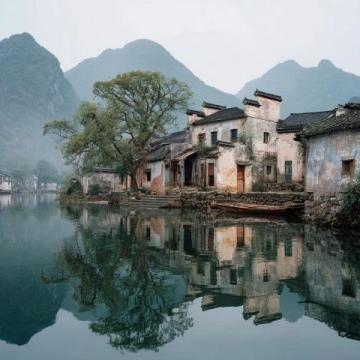 云南曲靖旅游攻略:必游景点推荐、特色活动和旅行贴士