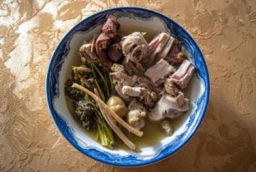 中国各地特色吃鸡方式大盘点：从东北小鸡炖蘑菇到四川口水鸡