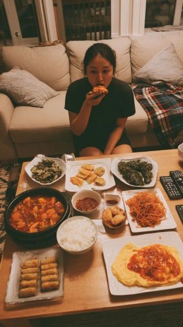 刘宇宁重操旧业秀厨艺(刘宇宁美食)
