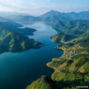 江河交汇京口瓜洲一水间