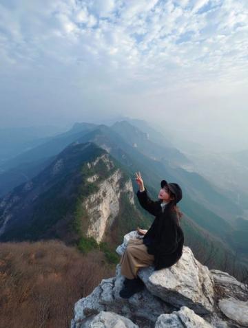 青岛高中生参加合格考，校外午餐偶遇崂山美景