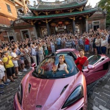 今年五一旅游市场火爆出乎意料国内外景点人潮涌动