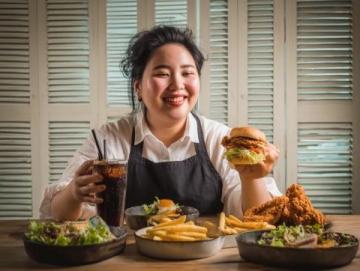 毛不易勇敢挑战生吞八爪鱼:探索美食的新境界