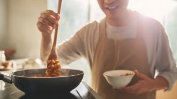 苏泊尔彩色不粘炒锅使用体验及清洗难题分享