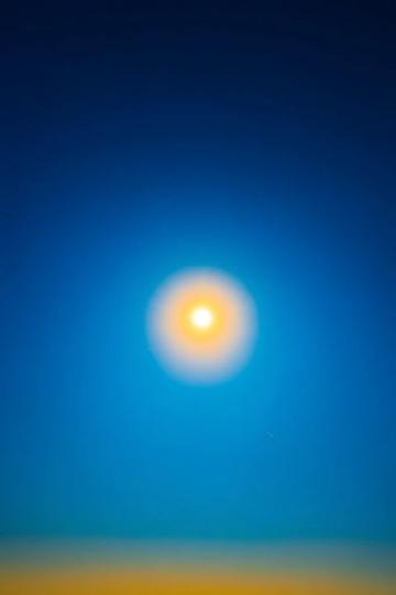 晨光初现:天空惊喜展现温暖阳光