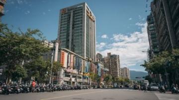 南宁八年变迁记:从破旧民生路到繁华步行街的生活故事