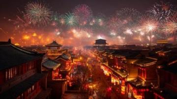 中缅边城：烟花绽放的异域梦境