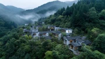 贵阳四绝：黔灵山生态仙境游、青岩古镇古韵探秘、甲秀楼夜色璀璨、民生路美食天堂