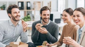 上班族常见的工作餐:实惠快捷,兼顾口与营养