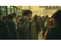 流浪汉捡钱上交警局暖心感动中国